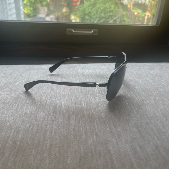 prada - Picture 2 of 3